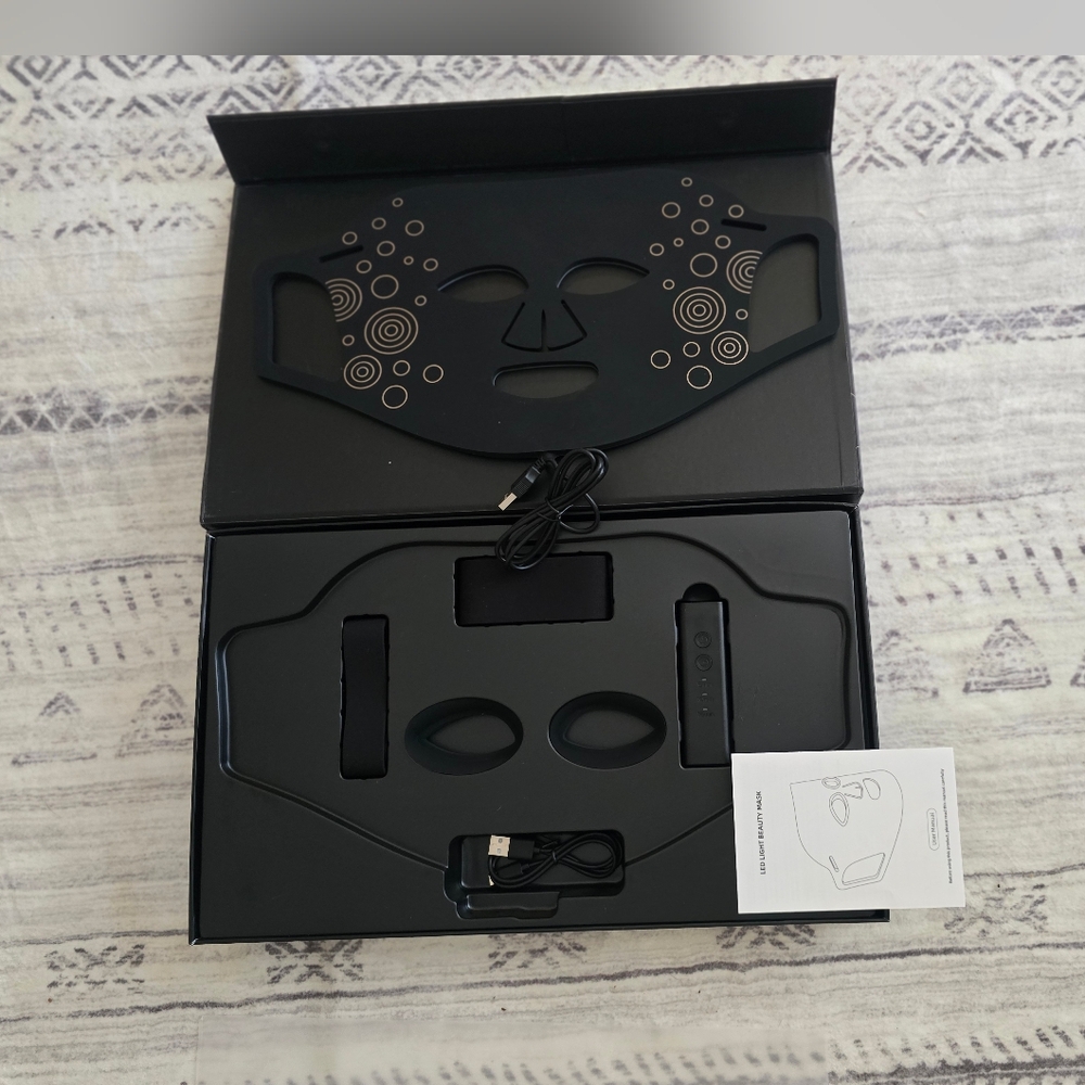New LED Beauty Light Therapy Silicone Mask For Face With 7 Color Functions - Picture 5 of 7